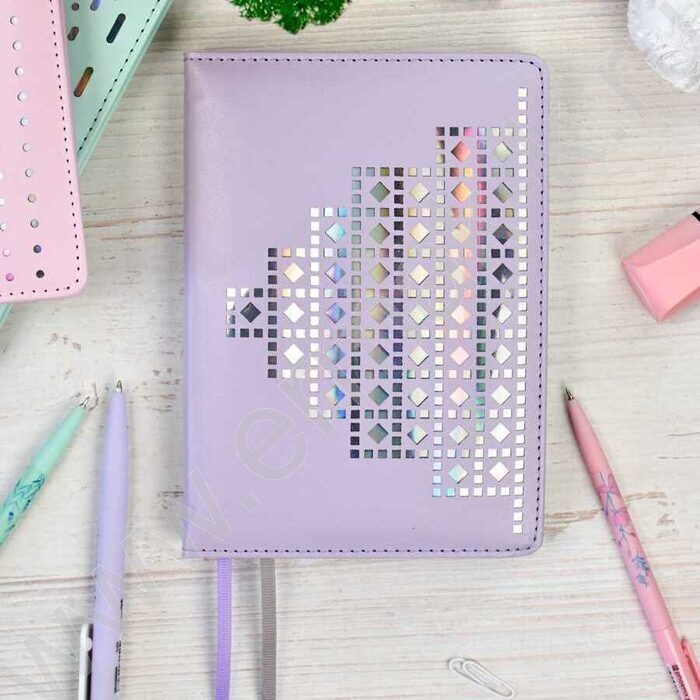Ежедневник н/дат А6+ 120л Escalada,Плонже сиреневый /твёрдый переплёт с поролоном, искусственная | Фото 3